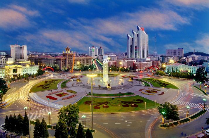 鞍山，钢铁之城的蓬勃发展与进步